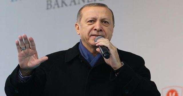 Erdoğan: Kıytırık pankart mı bizi yolumuzdan döndürecek