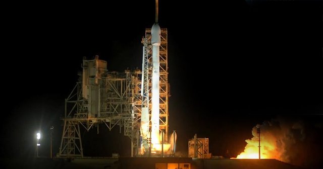 Falcon 9 roketi yeni misyonu için uzaya fırlatıldı