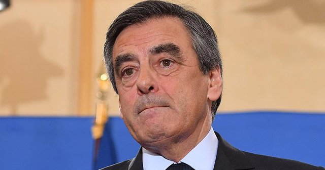 Fillon’u destekleyenlerin sayısı azalıyor