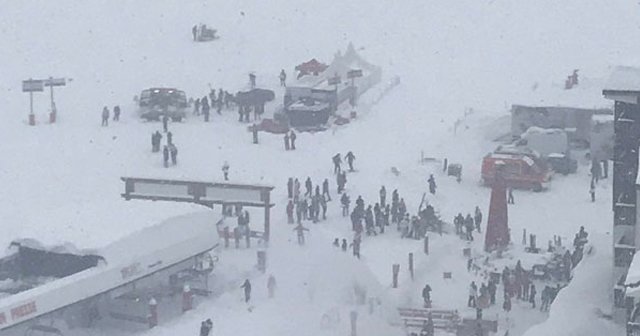 Fransa&#039;da çığ düştü, kar altında kalanlar sağ kurtuldu