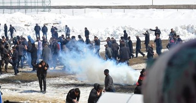 Hakkari Yüksekova'da nevruz kutlamalarında arbede