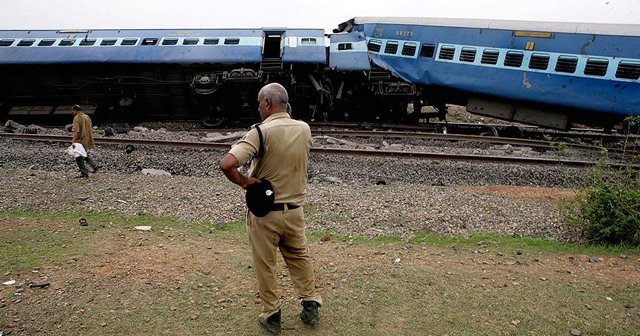 Hindistan&#039;da tren kazası: 32 yaralı