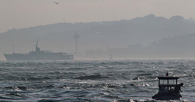 İstanbul Boğazı çift yönlü gemi geçişlerine kapatıldı