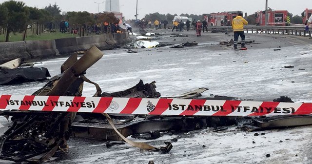 İstanbul&#039;da helikopter düştü: 5 kişi hayatını kaybetti