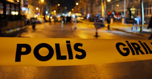 Kaybolan kadını evine götüren polis, kadının eşini ölü buldu