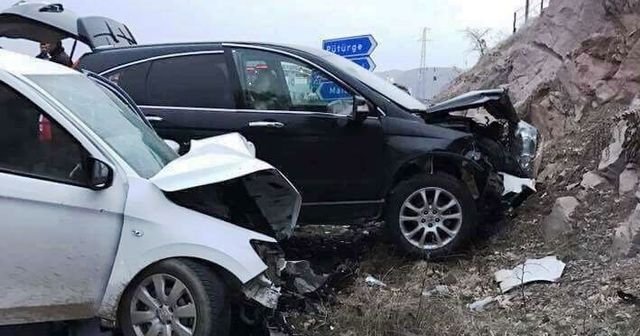 Kaymakamın makam aracı ile otomobil çarpıştı: 2 ölü