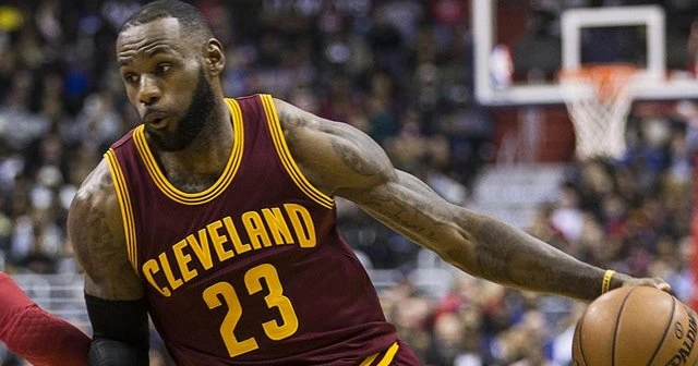 LeBron James&#039;in &#039;triple-double&#039;ı rekor getirdi