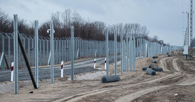 Macaristan&#039;dan sığınmacılar için ikinci tel örgü