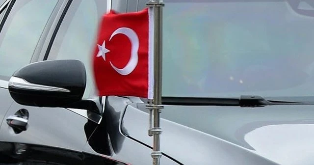 Makedonya'da makam aracındaki Türk bayrağına saldırı girişimi