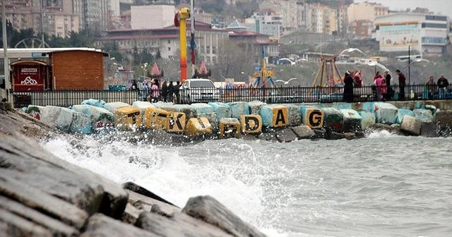 Marmara Denizi'nde ulaşıma lodos engeli