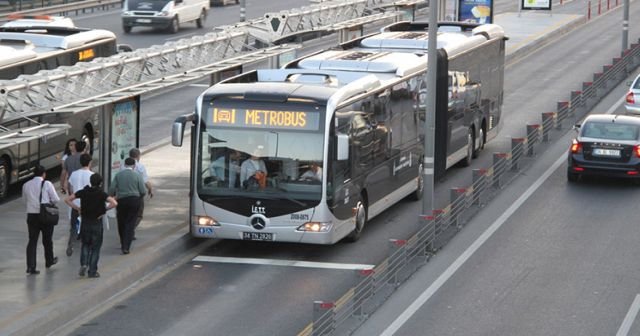 Metrobüslerde yeni dönem başlıyor!