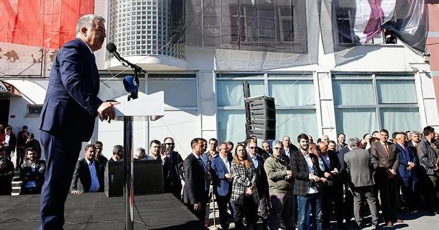 Millet her ne söylerse baş göz üstüne
