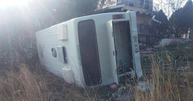 Öğrenci servisi devrildi çok sayıda yaralı!