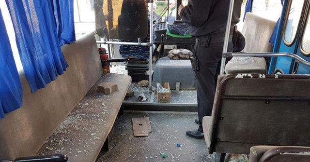 Otobüsler tahrip edildi: Kafasına taş isabet eden kaleci yaralandı