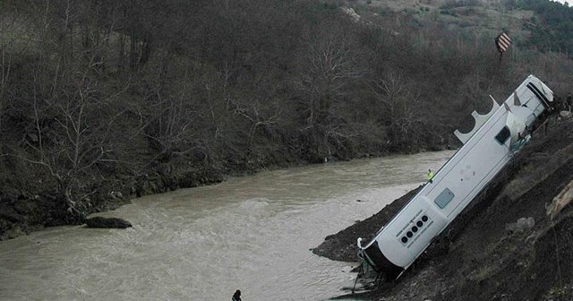 Panama&#039;da işçileri taşıyan otobüs nehre düştü: 18 ölü, 37 yaralı