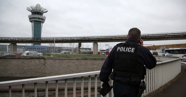 Paris&#039;te üst üste iki saldırı