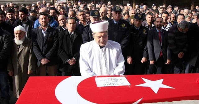 Şehit komiser son yolculuğuna uğurlandı