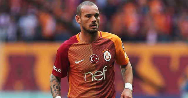 Sneijder&#039;den şaşırtan ayrılık sinyali