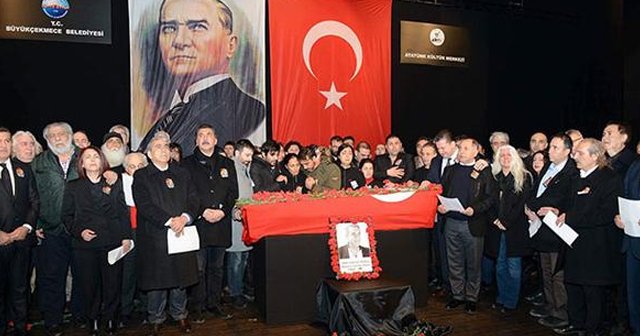 Türk Halk Müziği sanatçısı Emre Saltık son yolculuğuna uğurlandı