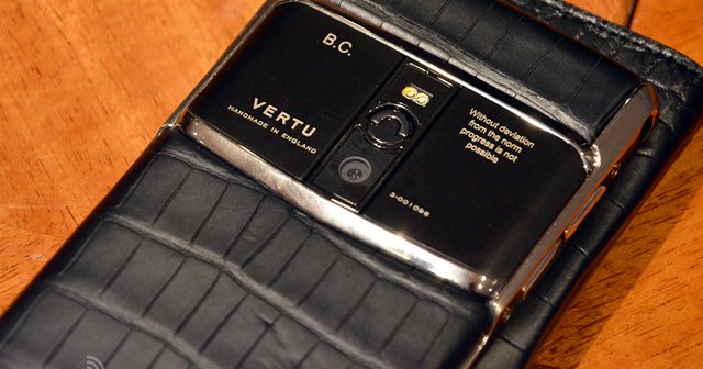 Vertu lüks telefon işini sürgündeki bir Türk’e satıyor