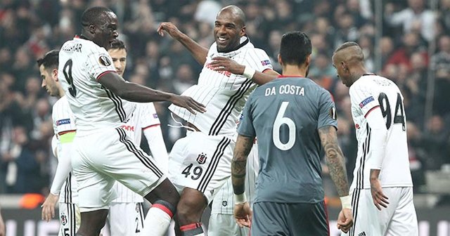 Vodafone Arena&#039;da tarihi zafer! Beşiktaş çeyrek finalde