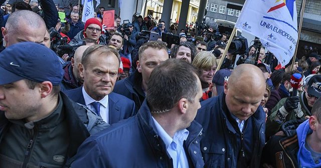 AB Başkanı&#039;na memleketinde protesto