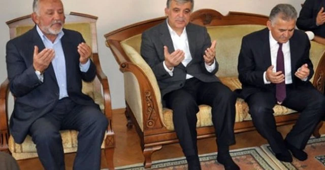 Abdullah Gül: Memleketin durumu malum, Allah millete yardım etsin