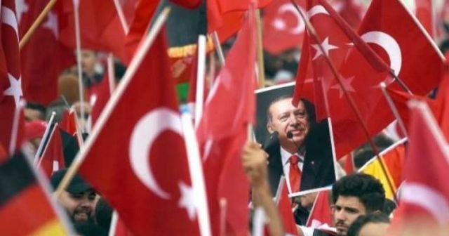 Alman basını Türkiye&#039;deki referandumla yakından ilgili