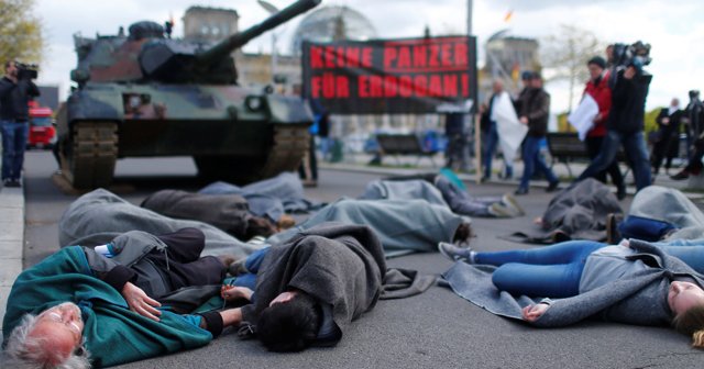 Almanlar Türkiye&#039;yi böyle protesto etti