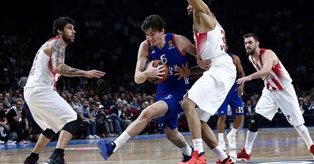 Anadolu Efes 16 yıllık hasreti dindirmeye çok yakın