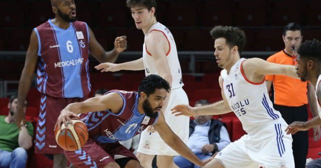 Anadolu Efes farka koştu