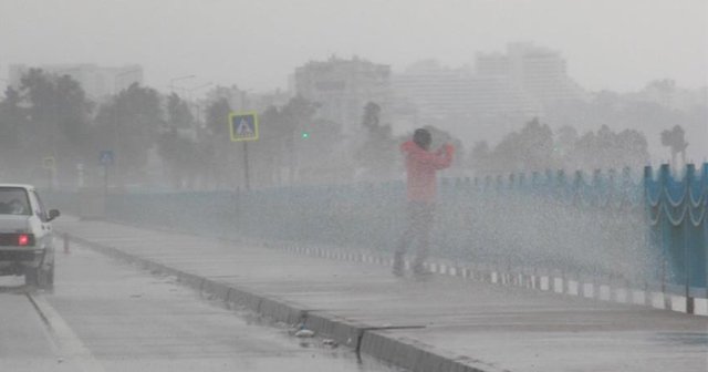 Antalya'da kuvvetli sağanak uyarısı