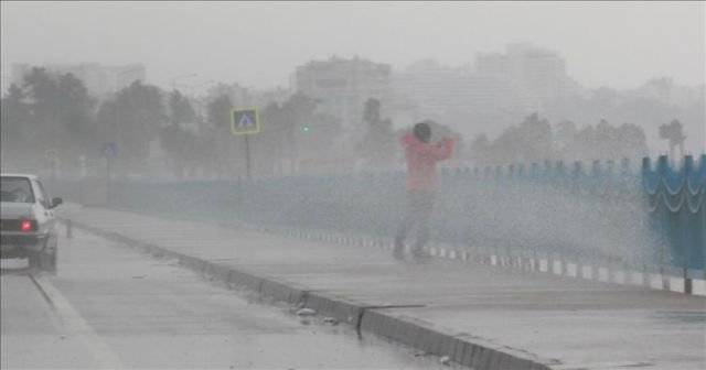 Antalya&#039;da kuvvetli sağanak uyarısı