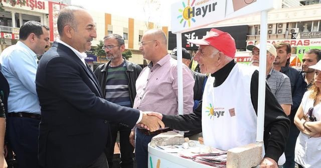 Bakan&#039;dan &#039;hayır&#039; standına ziyaret