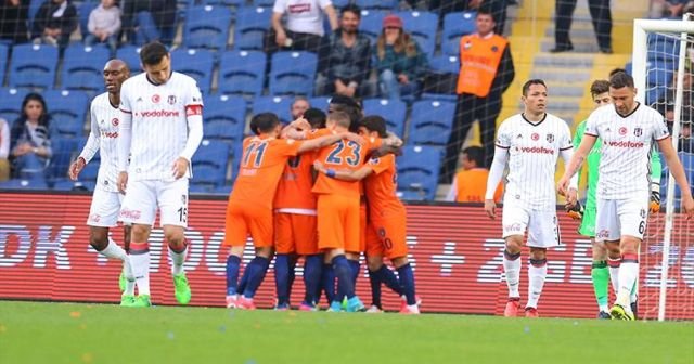 Beşiktaş, Medipol Başakşehir&#039;e 3-1 mağlup oldu