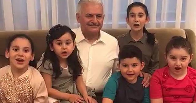 Başbakan Yıldırım&#039;dan torunlarıyla halk oylaması mesajı