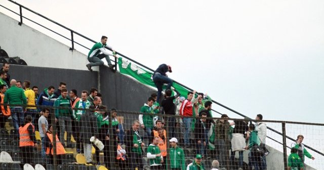 Bursaspor taraftarı tribünü terk etti