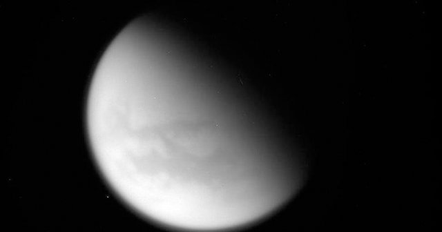 Cassini Satürn&#039;ün uydusu Titan&#039;dan son kez geçti