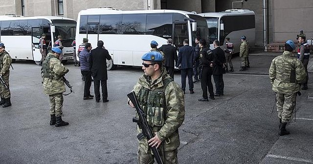 Darbe girişiminde silahları kilitleyen eski 7 polis yargılanıyor