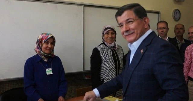 Davutoğlu'ndan referandum sonrası ilk yorum
