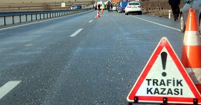 Düğün yolunda traktör devrildi: 1 ölü, 4 yaralı