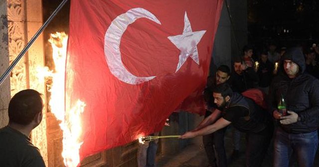 Erivan&#039;daki yürüyüşte Türkiye ve Azerbaycan bayrakları yakıldı