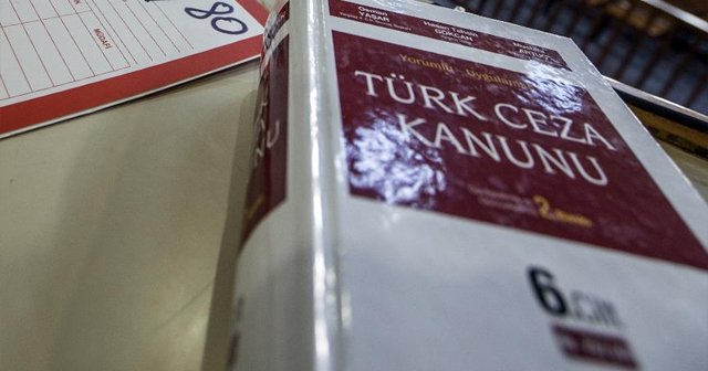 Eşini bıçakla yaralayan kocaya &#039;hakaret&#039; indirimi