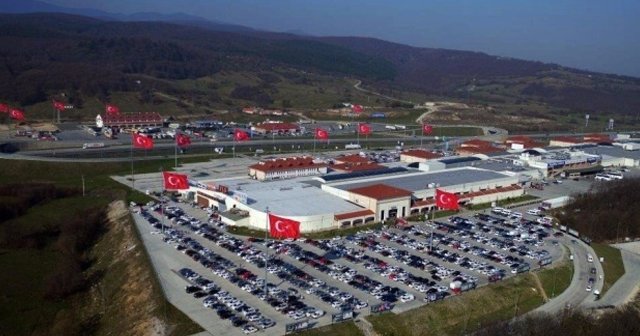 FETÖ firarilerinin AVM&#039;sini alan iş adamının hisselerine el kondu