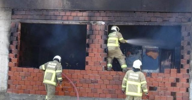 FETÖ&#039;ye bağlı inşaat halindeki okulda yangın