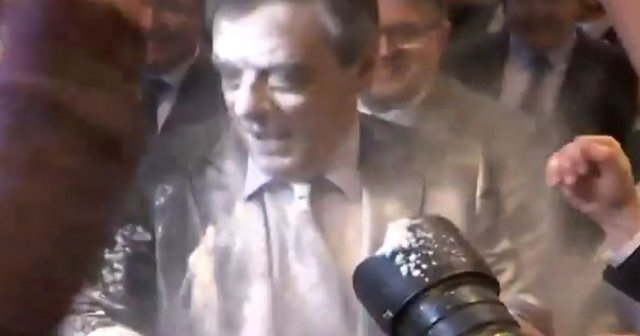 Fransız Cumhurbaşkanı adayı Fillon’a ‘unlu’ protesto