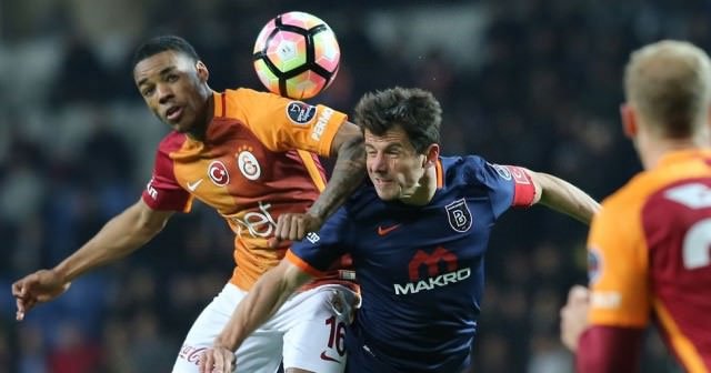 Başakşehir, Galatasaray&#039;ı dağıttı