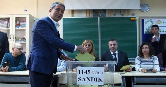 Genelkurmay Başkanı Orgeneral Akar oyunu kullandı