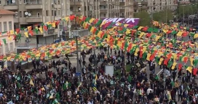 HDP, Diyarbakır&#039;da mitinginde rezil oldu