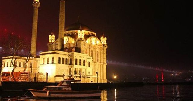 İstanbul Boğazı gemi geçişlerine kapatıldı